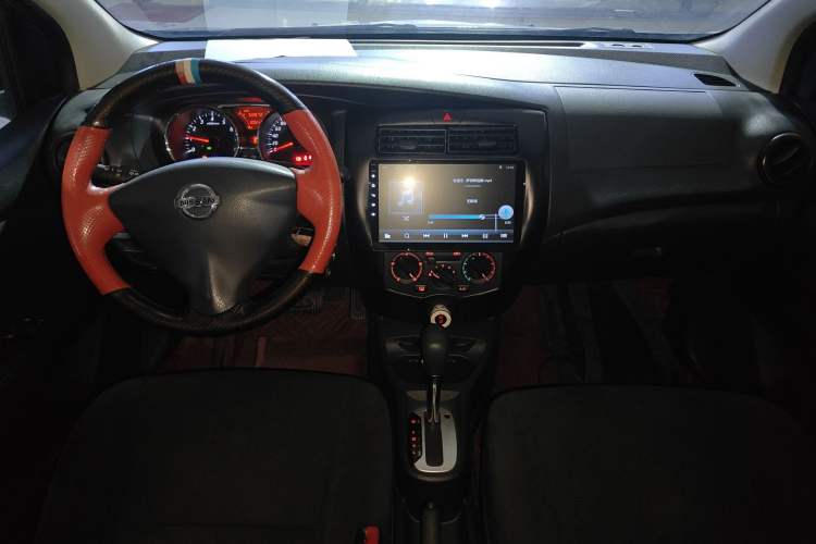 Used Nissan Livina 2015 1.6XE CVT Comfort Edition Center Console