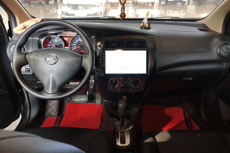 Used Nissan Livina 2015 1.6XE CVT Comfort Edition Center Console