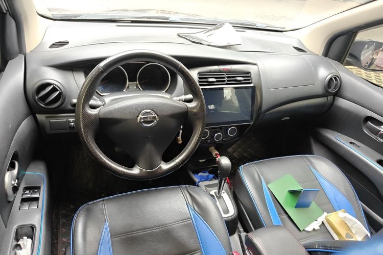 Used Nissan Livina 2015 1.6XE CVT Comfort Edition Center Console