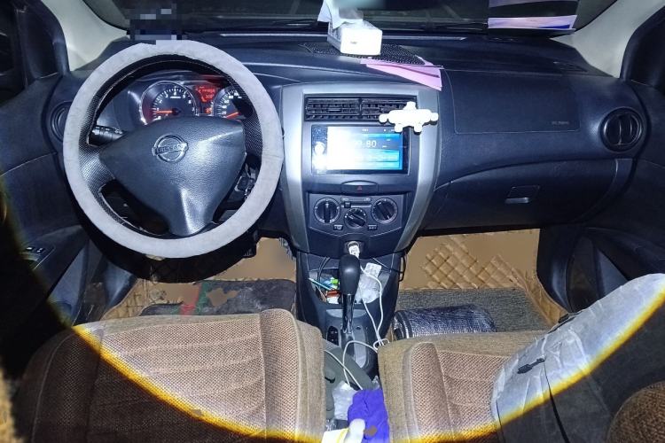 Used Nissan Livina 2015 1.6XE CVT Comfort Edition Center Console