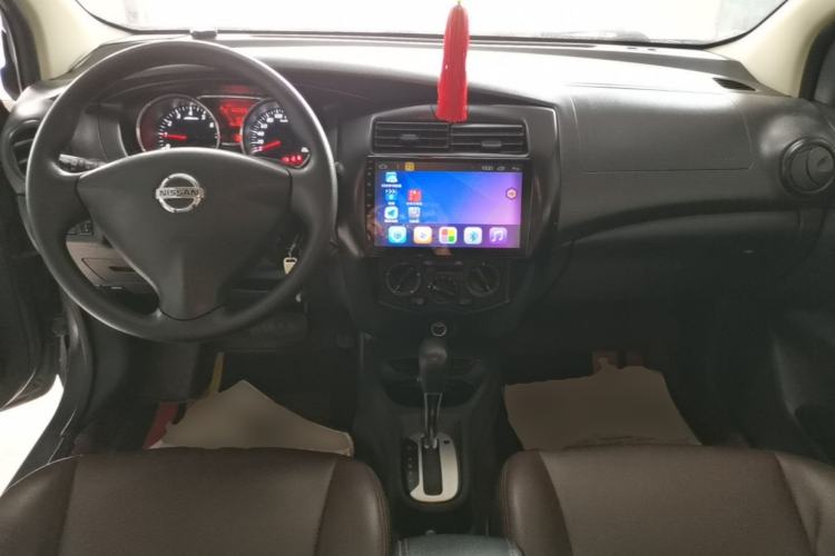 Used Nissan Livina 2015 1.6XE CVT Comfort Edition Center Console