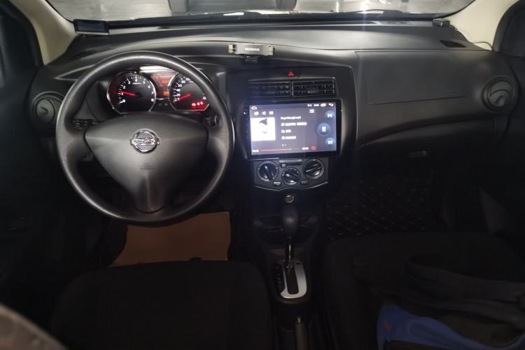 Used Nissan Livina 2015 1.6XE CVT Comfort Edition Center Console