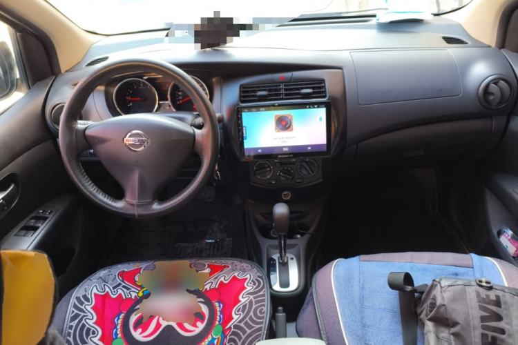 Used Nissan Livina 2015 1.6XE CVT Comfort Edition Center Console