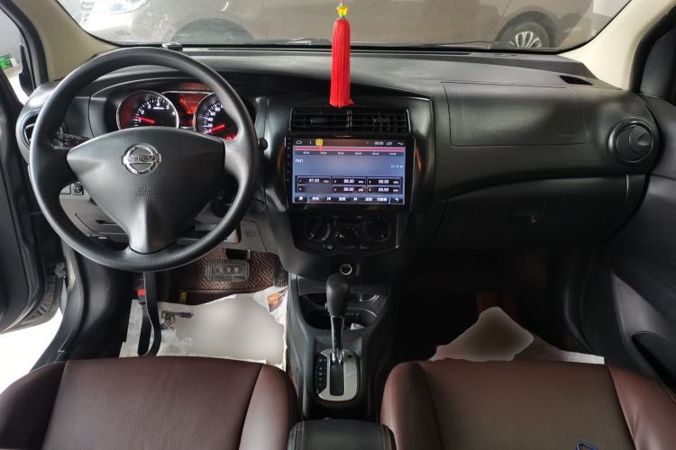 Used Nissan Livina 2015 1.6XE CVT Comfort Edition Center Console