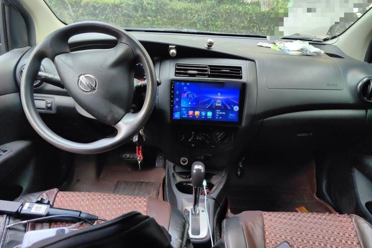 Used Nissan Livina 2015 1.6XE CVT Comfort Edition Center Console
