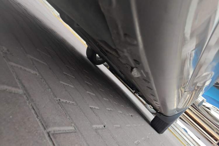 Used Nissan Livina 2015 1.6XE Manual Comfort Edition Chassis Rear Right
