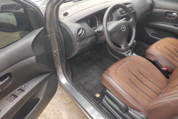 Used Nissan Livina 2015 1.6XE CVT Comfort Edition Driver Seat