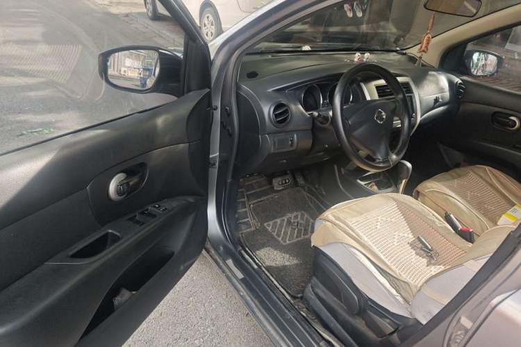 Used Nissan Livina 2015 1.6XE CVT Comfort Edition Driver Seat