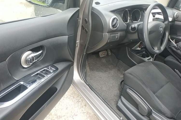 Used Nissan Livina 2015 1.6XE CVT Comfort Edition Driver Seat