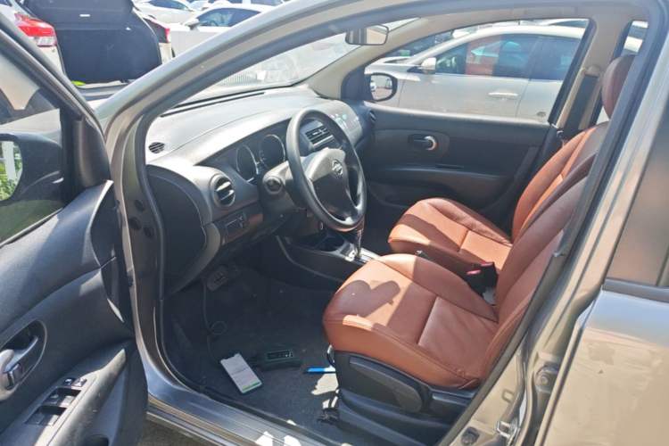 Used Nissan Livina 2015 1.6XE CVT Comfort Edition Driver Seat