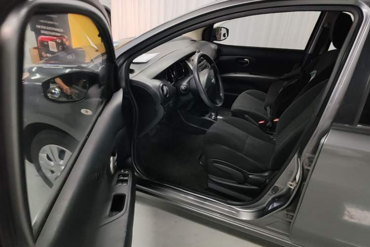Used Nissan Livina 2015 1.6XE CVT Comfort Edition Driver Seat