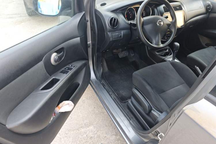 Used Nissan Livina 2015 1.6XE CVT Comfort Edition Driver Seat