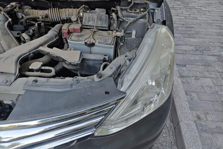 Used Nissan Livina 2015 1.6XE Manual Comfort Edition Engine Bay Left