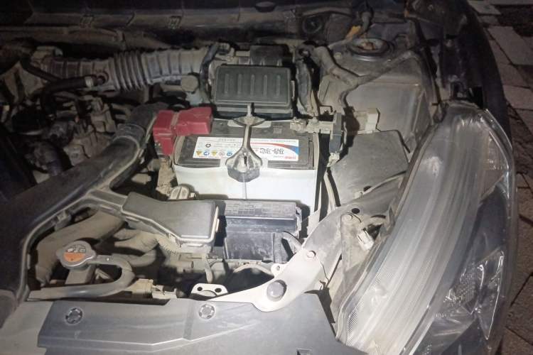 Used Nissan Livina 2015 1.6XE Manual Comfort Edition Engine Bay Left