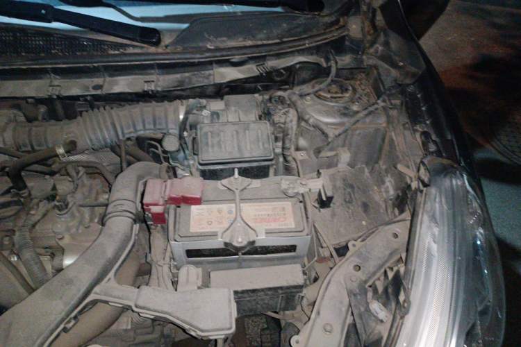 Used Nissan Livina 2015 1.6XE Manual Comfort Edition Engine Bay Left