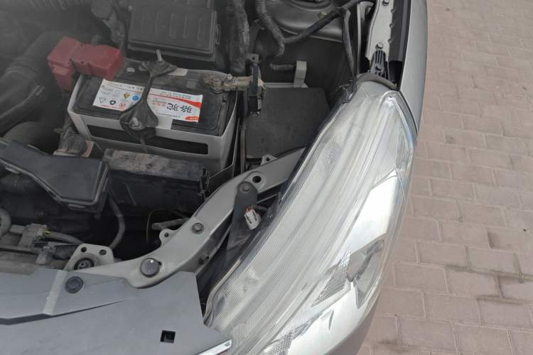 Used Nissan Livina 2015 1.6XE Manual Comfort Edition Engine Bay Left