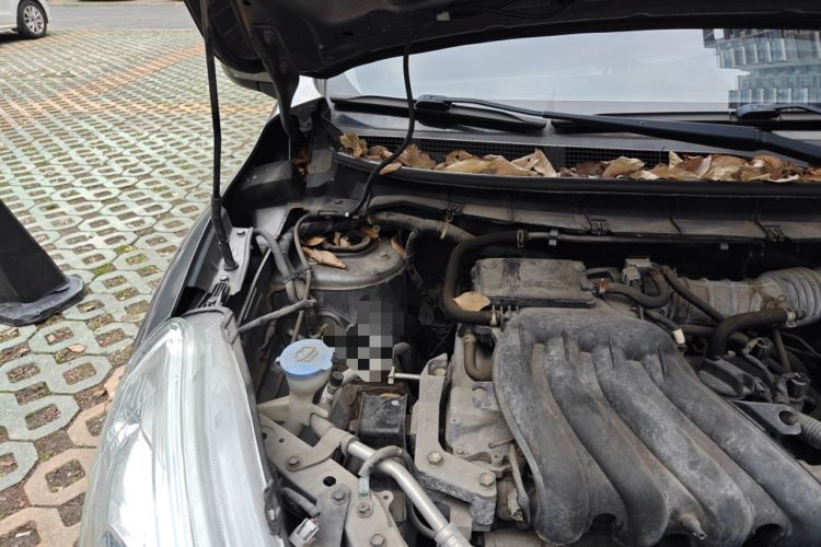 Used Nissan Livina 2015 1.6XE CVT Comfort Edition Engine Bay Right