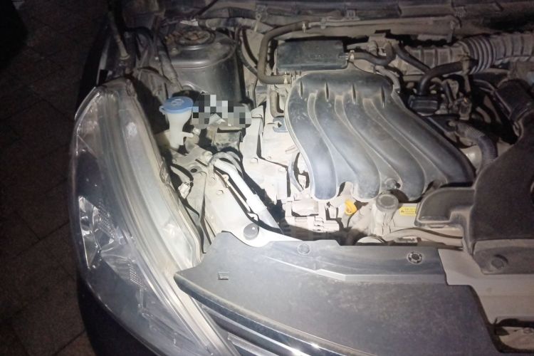 Used Nissan Livina 2015 1.6XE Manual Comfort Edition Engine Bay Right
