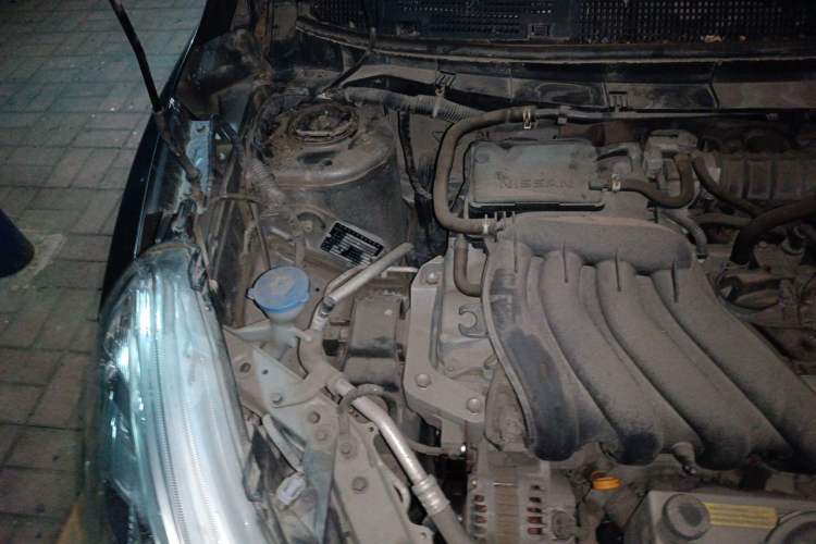 Used Nissan Livina 2015 1.6XE Manual Comfort Edition Engine Bay Right