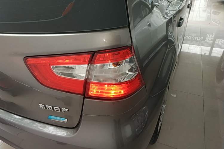 Used Nissan Livina 2015 1.6XE Manual Comfort Edition Exterior 3