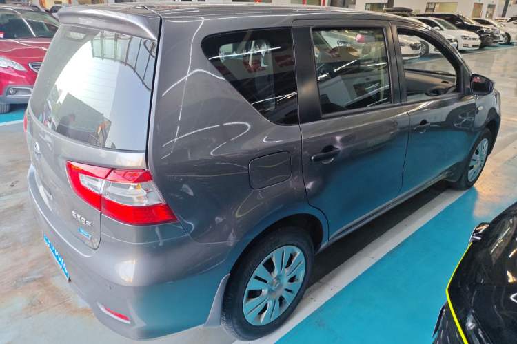 Used Nissan Livina 2015 1.6XE Manual Comfort Edition Exterior 3