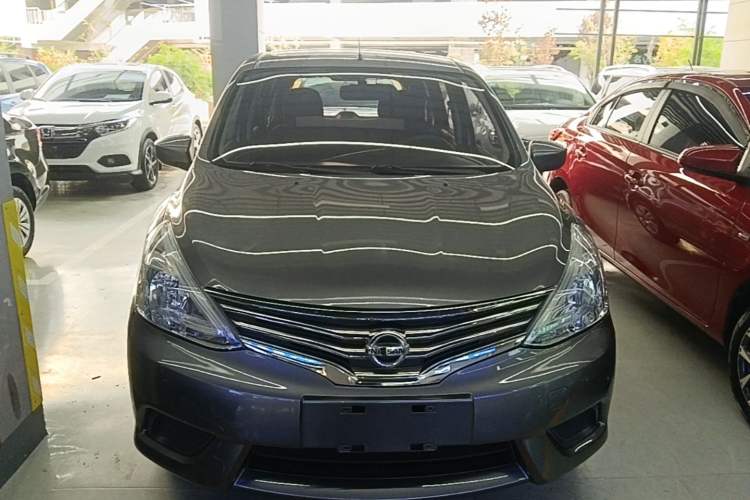 Used Nissan Livina 2015 1.6XE Manual Comfort Edition Front