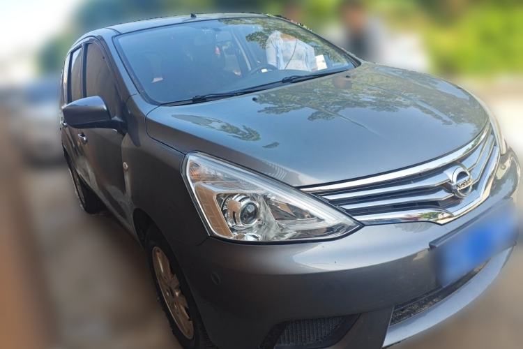 Used Nissan Livina 2015 1.6XE CVT Comfort Connect Edition Front Right 45 Deg