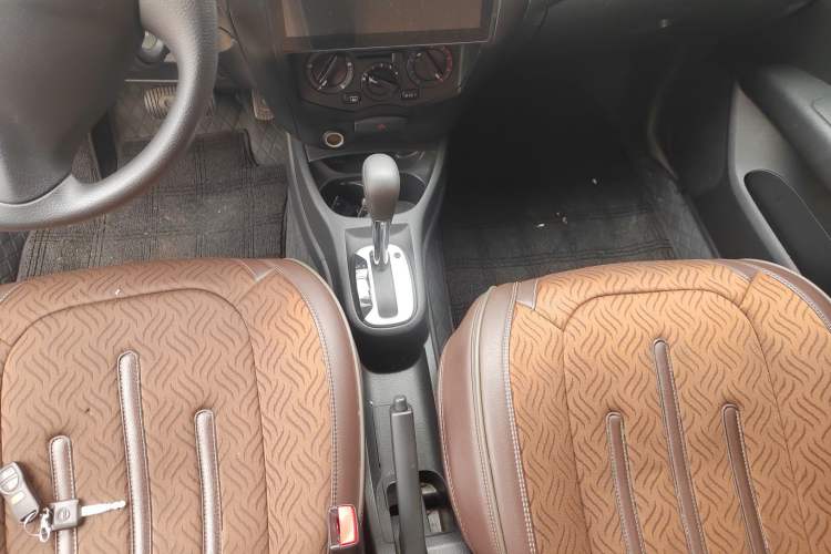 Used Nissan Livina 2015 1.6XE CVT Comfort Edition Gear Lever