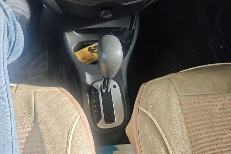 Used Nissan Livina 2015 1.6XE CVT Comfort Edition Gear Lever