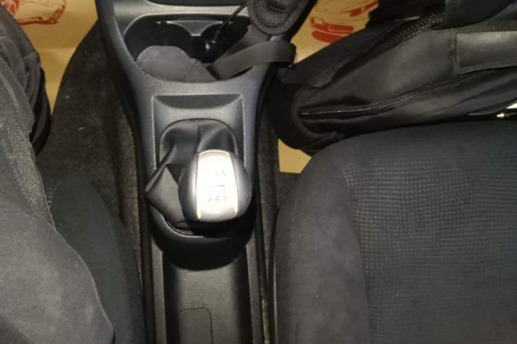 Used Nissan Livina 2015 1.6XE Manual Comfort Edition Gear Lever
