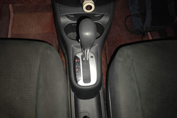 Used Nissan Livina 2015 1.6XE CVT Comfort Edition Gear Lever
