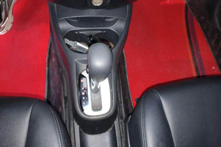 Used Nissan Livina 2015 1.6XE CVT Comfort Edition Gear Lever