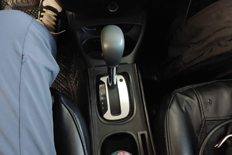 Used Nissan Livina 2015 1.6XE CVT Comfort Edition Gear Lever