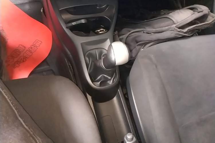 Used Nissan Livina 2015 1.6XE Manual Comfort Edition Gear Lever