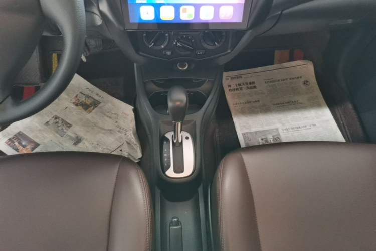 Used Nissan Livina 2015 1.6XE CVT Comfort Edition Gear Lever
