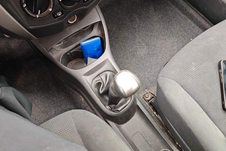 Used Nissan Livina 2015 1.6XE Manual Comfort Edition Gear Lever
