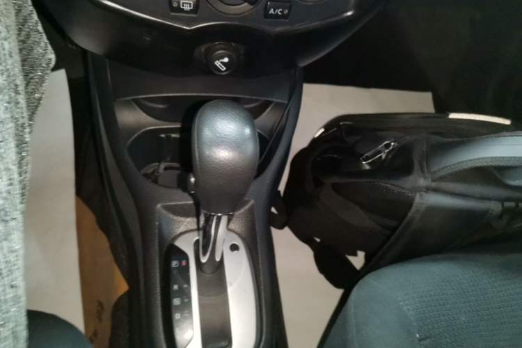 Used Nissan Livina 2015 1.6XE CVT Comfort Edition Gear Lever