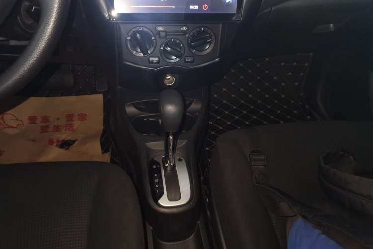 Used Nissan Livina 2015 1.6XE CVT Comfort Edition Gear Lever