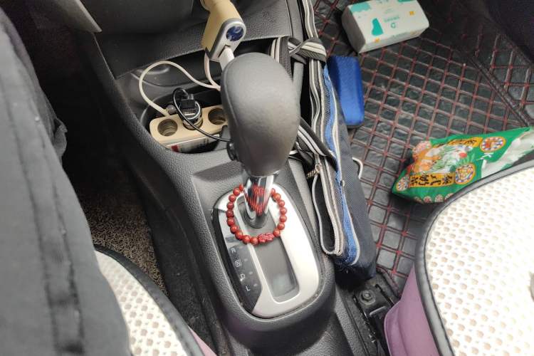 Used Nissan Livina 2015 1.6XE CVT Comfort Edition Gear Lever