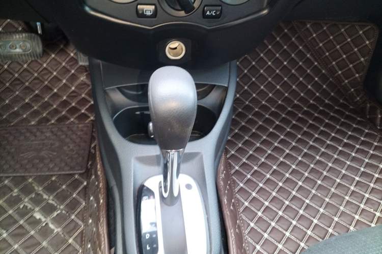 Used Nissan Livina 2015 1.6XE CVT Comfort Edition Gear Lever