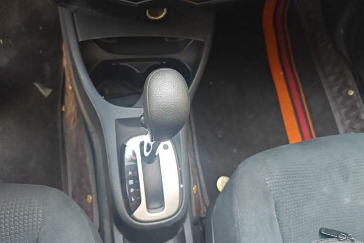 Used Nissan Livina 2015 1.6XE CVT Comfort Connect Edition Gear Lever