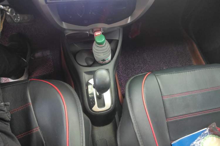 Used Nissan Livina 2015 1.6XE CVT Comfort Edition Gear Lever