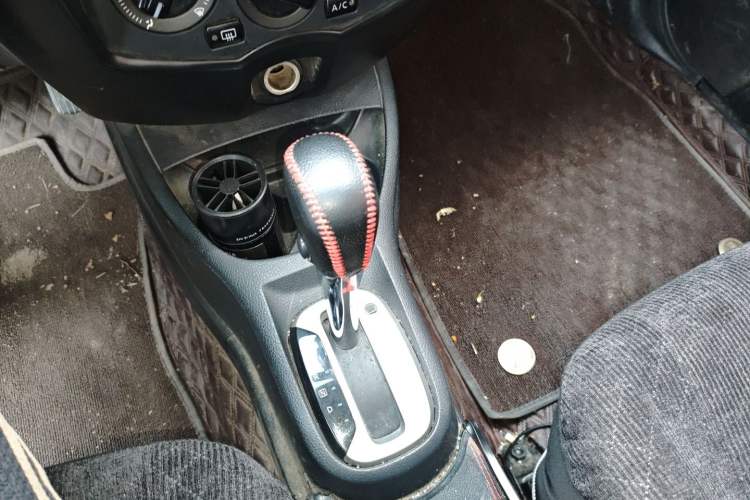 Used Nissan Livina 2015 1.6XE CVT Comfort Edition Gear Lever