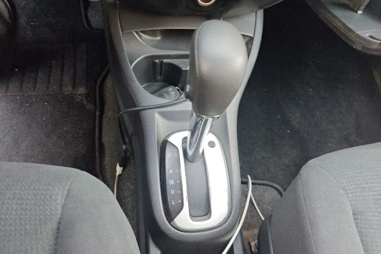 Used Nissan Livina 2015 1.6XE CVT Comfort Edition Gear Lever