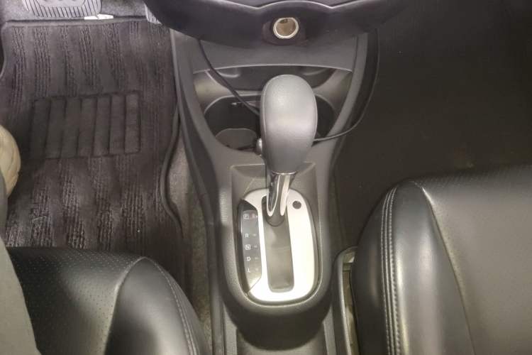 Used Nissan Livina 2015 1.6XE CVT Comfort Edition Gear Lever