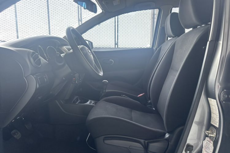 Used Nissan Livina 2015 1.6XE Manual Comfort Edition Interior 2