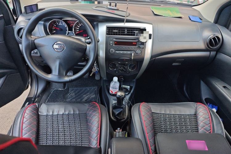 Used Nissan Livina 2015 1.6XE Manual Comfort Edition Interior 2