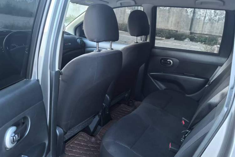 Used Nissan Livina 2015 1.6XE CVT Comfort Edition Interior 3