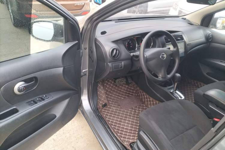 Used Nissan Livina 2015 1.6XE CVT Comfort Edition Interior 3