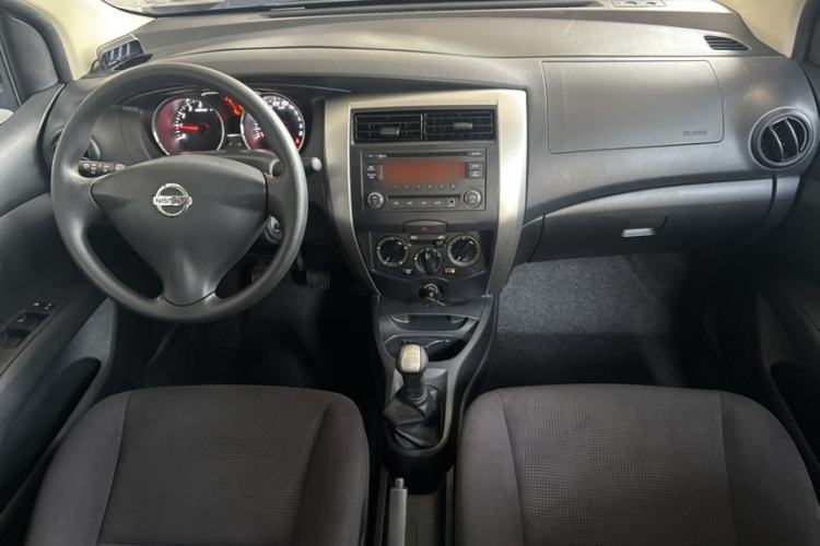 Used Nissan Livina 2015 1.6XE Manual Comfort Edition Interior 4